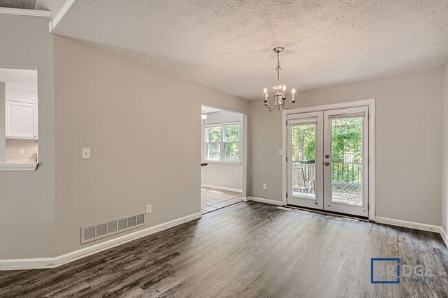 Photo - 281 Cedars Glen Cir