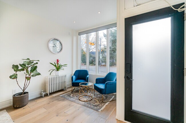 Photo - 466 Sammon Ave