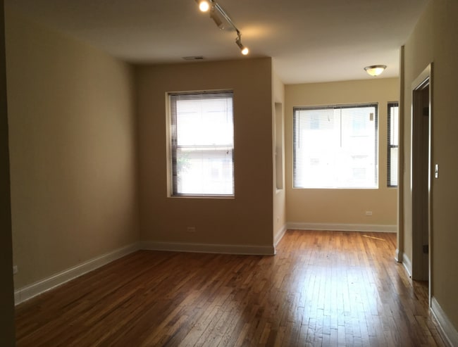 Building Photo - 5003 N Sawyer Ave Unit GDN Rental