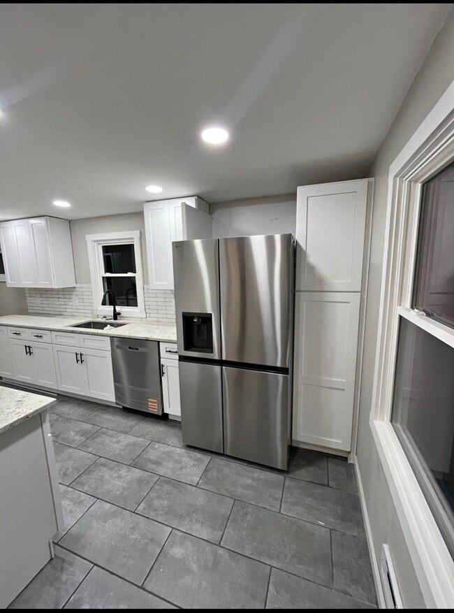 Photo - 1198 Colonial Rd
