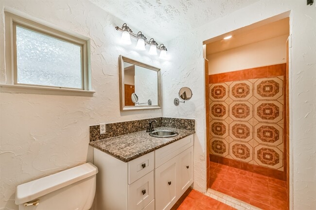 Photo - 807 Stadium Cir