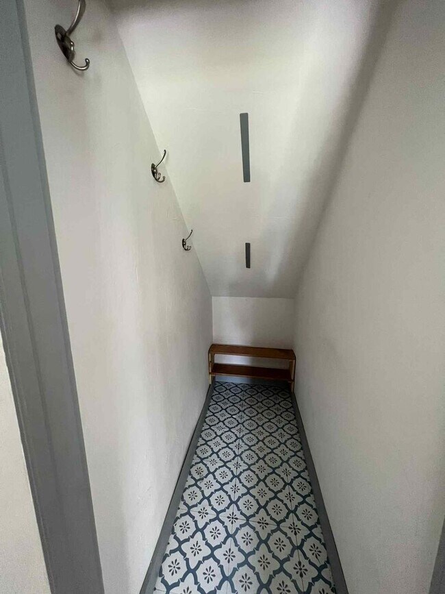 Photo - Charming 3 bedroom / 2 bathroom home with ...