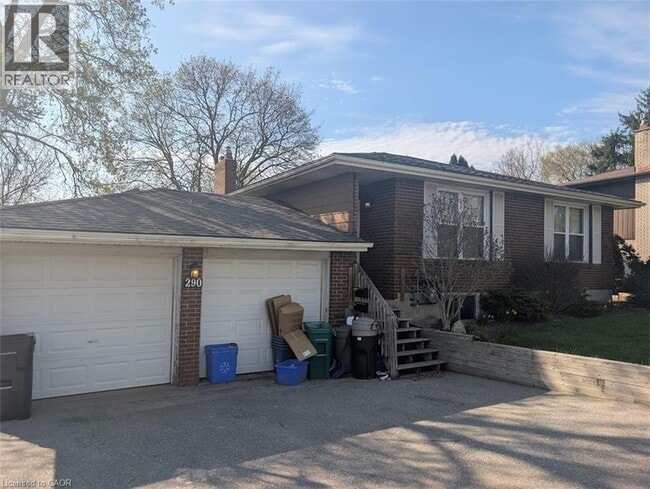 Photo - 290 Fairway Rd N