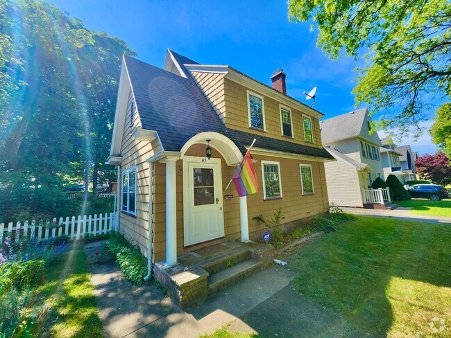 Building Photo - 3 bd 1 ba House | Charlotte | Off street P...