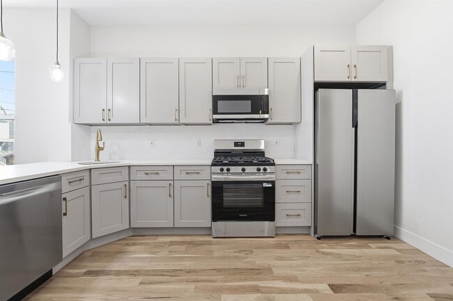 Building Photo - 25 Lembeck Ave Unit 1