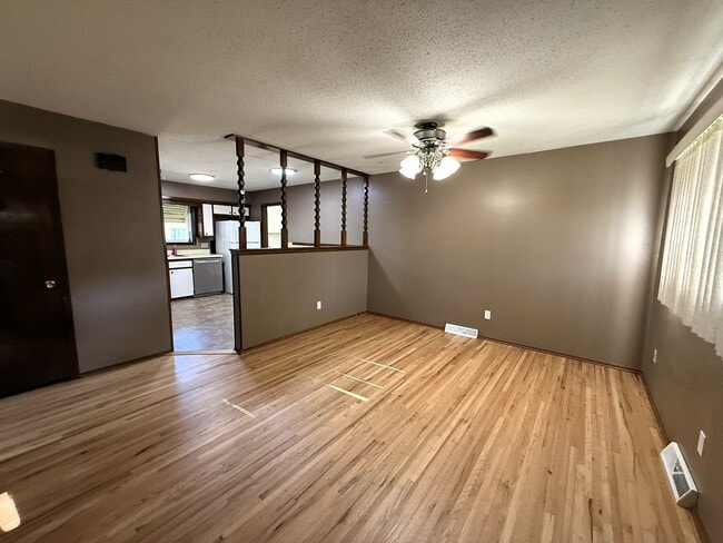 Photo - 3147 S Gordon Ave