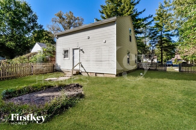 Photo - 2229 W 58th St