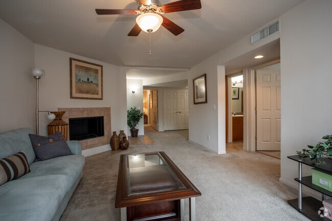 2BR, 2BA - 1,046 SF
