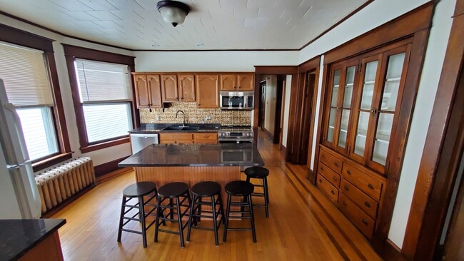 Photo - 220 Ontario St