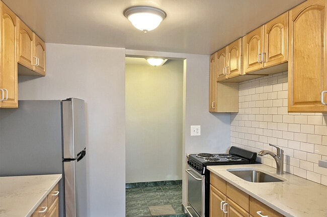 411-419 Thatcher Ave.