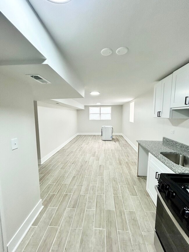 Photo - 1146 N Lawndale Ave Unidad G