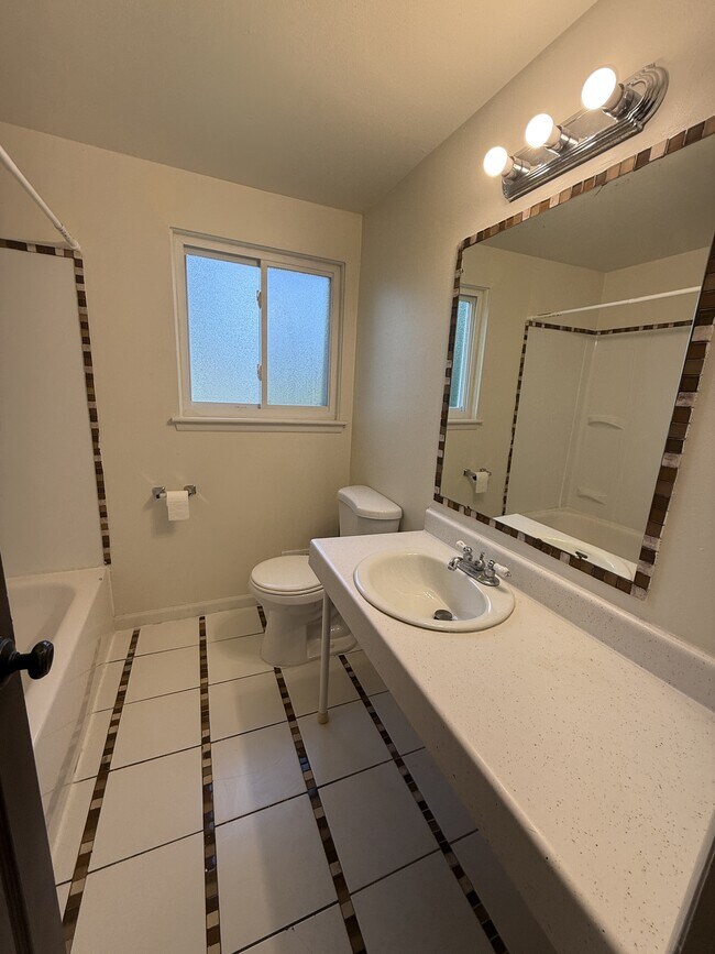 Photo - 200 N Christine Cir