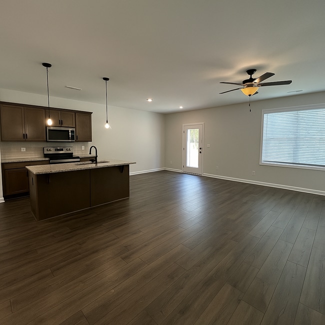 Photo - MOVE IN READY -3 Bed, 2.5 Bath 1 car garag...