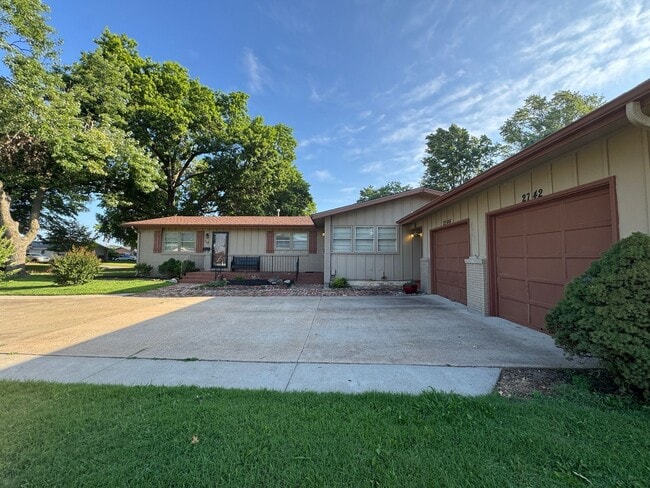 Photo - 2742 S Stewart Ave Townhome