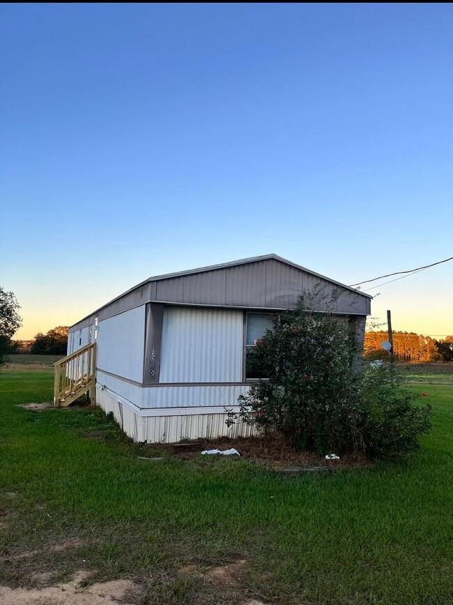 3/2 Mobile Home Available - 3/2 Mobile Home Available