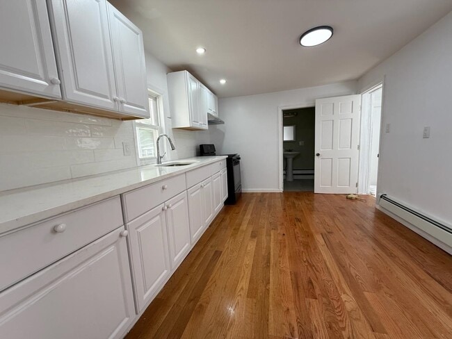 82 McAdoo Ave Unit FULL HOUSE
