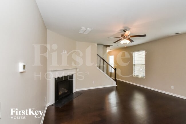 Photo - 584 Dasheill Ln
