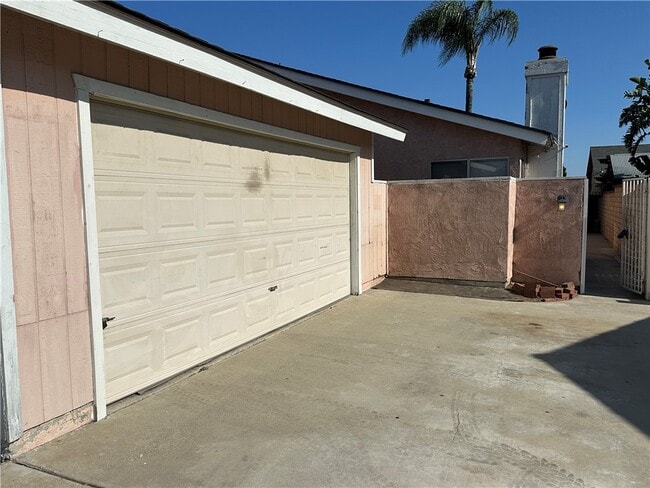 Building Photo - 4631 Oceanside Dr Rental