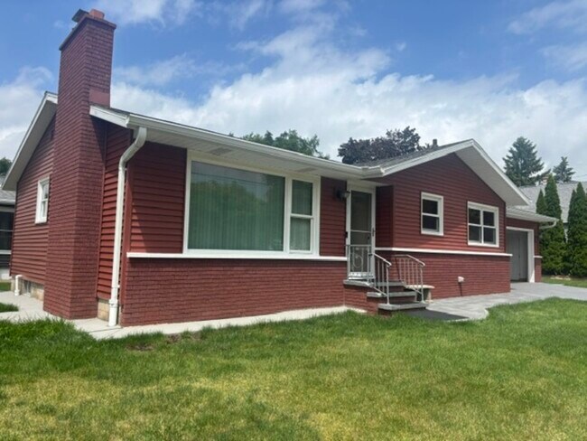 Photo - 1203 Oak St