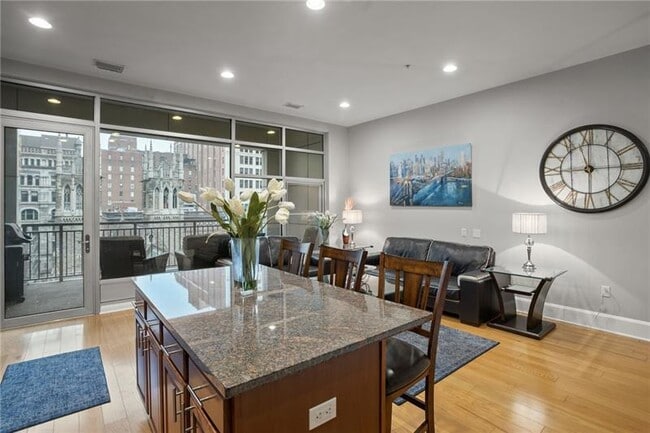 Photo - 301 Fifth Ave