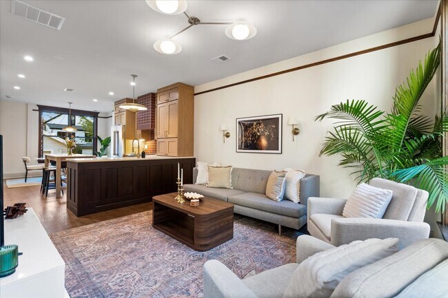 Photo - 1747 W Cornelia Ave