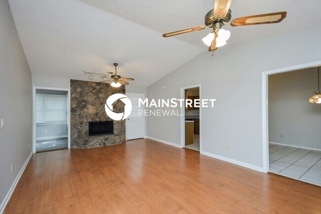 Photo - 3 Bedroom Pet-Friendly Home in Snellville, GA with Main Street Renewal