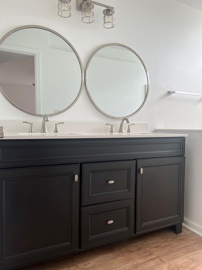 Photo - Remodeled 3 Bedroom Condo In a Prime Location!!!  ~ Annual Rental ~