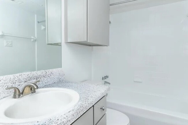 Photo - 4400 Memorial Dr Unidad 13-1089