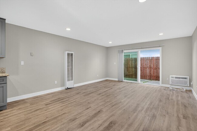 Photo - 13392 Magnolia St Unidad 13392-B