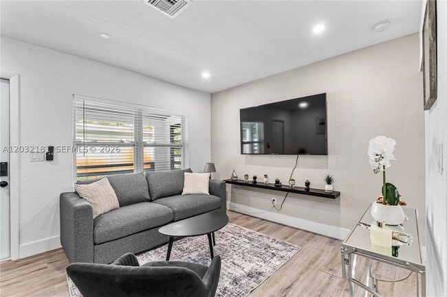 1521 NE 118th St Unit 1