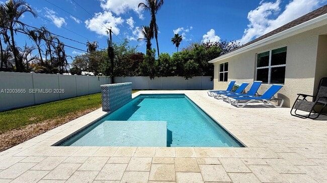 Photo - 2402 SE Gillette Ave