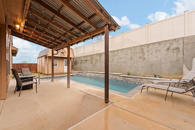 Photo - Spacious 5-Bedroom Retreat on Hidden Lake Court with Pool