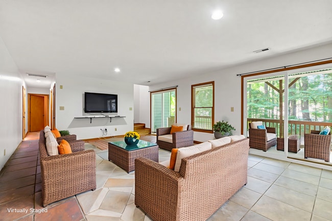 Photo - Spacious 4-Bedroom Carrboro Home with Dual...