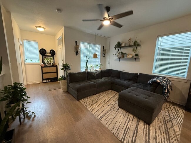 Photo - Beautiful 3 Bed/2.5 Bath Townhome - NE Bend