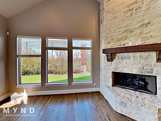 Photo - 10 Center Ct