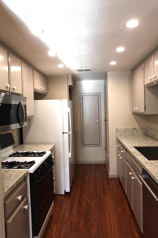 2001 Lakeridge Cir Unit 2001 Lakeridge Circle
