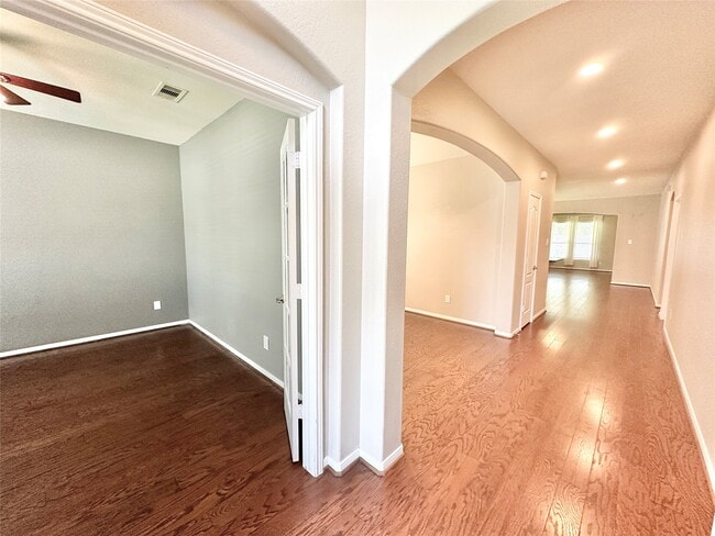 Photo - 25323 Lisburn Dr