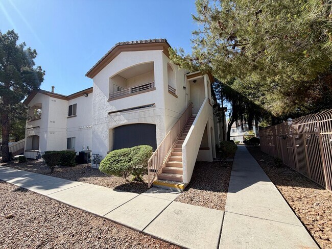 Building Photo - 2 bedroom condo in gated SE location. Unit 2024