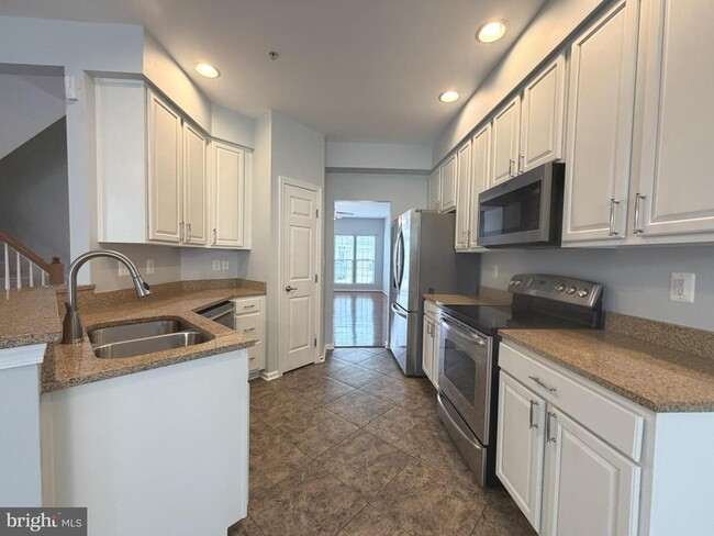Photo - 2911 Lomond Pl