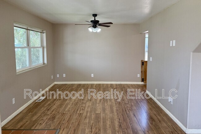 Photo - 187 B St