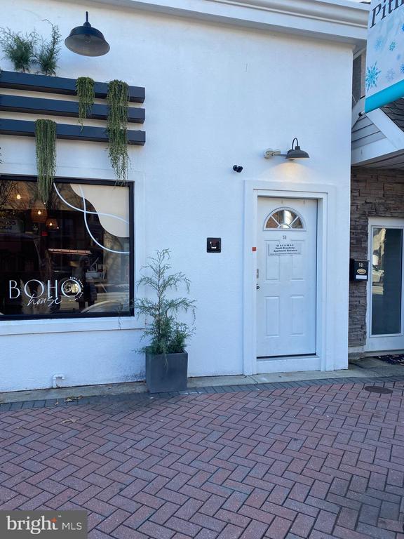 Building Photo - 58 S Broadway Unit APT 58 C