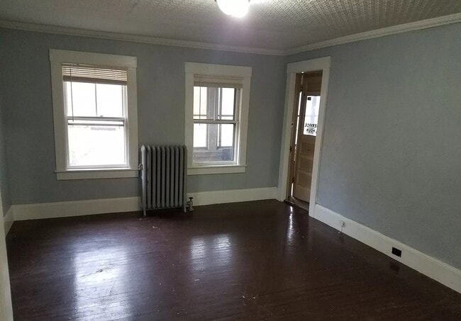 Building Photo - 39 Thorndike St Unit 4