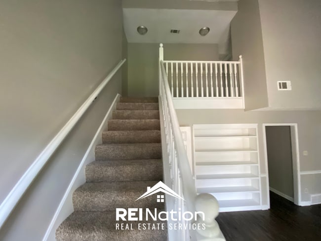 MEMPHIS STUNNER! | High Ceilings & Brick Fireplace | 3 Bed / 2 Bath