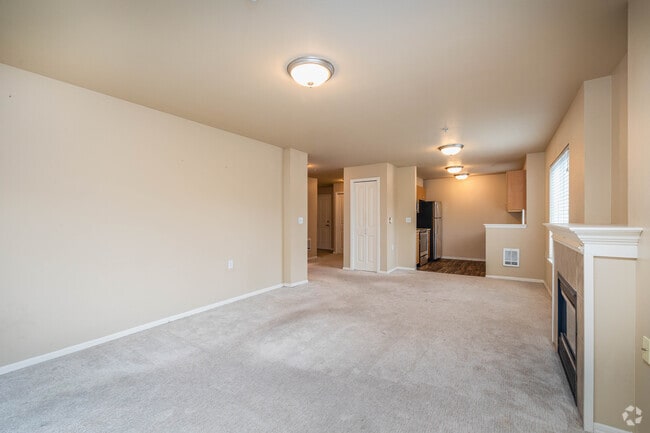1BR, 1BA - 780SF - Living Room