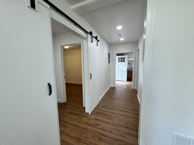 Photo - 719 E College St