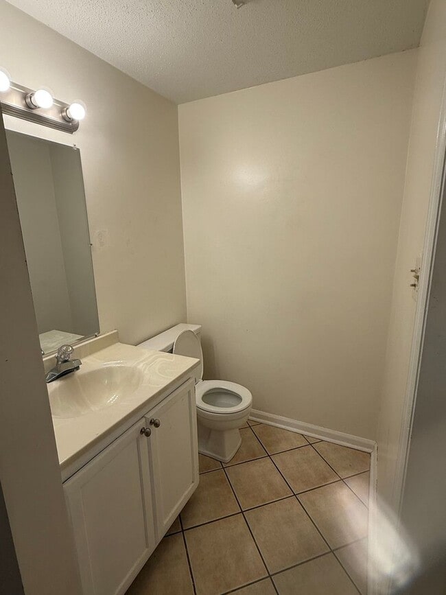 Photo - Nice 2 bedroom, 1.5 Townhouse