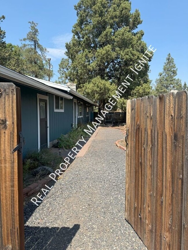 Photo - 454 NE Thurston Ave