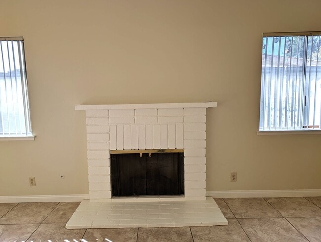 Photo - 2 Stories SFR - 4 Bedrooms + 2 Baths.  AVAILABLE NOW!