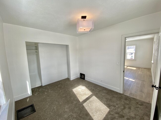 Photo - 1524 W Clark St