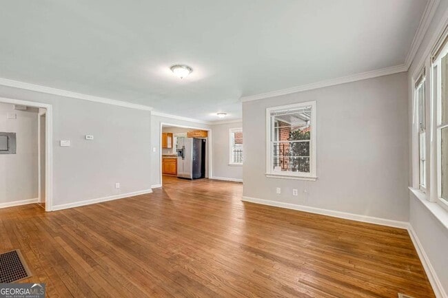 Photo - 847 Gertrude Pl NW